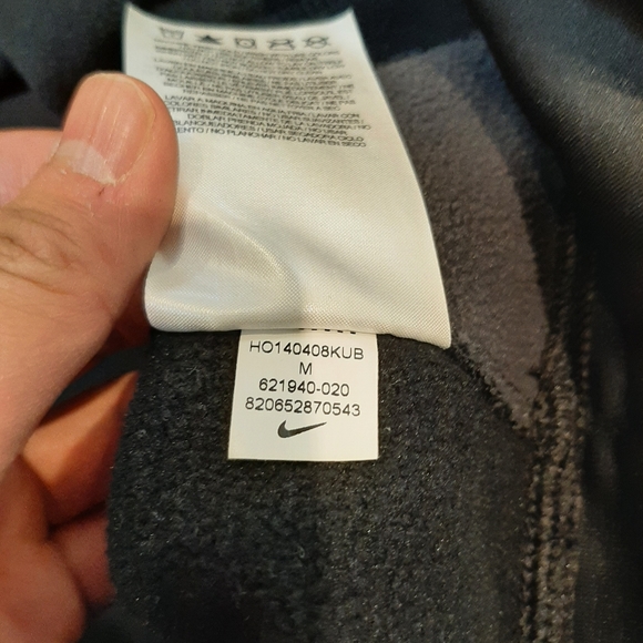 Mens Nike Therma Fit Black Hoodie Sweater (medium) - Picture 5 of 6